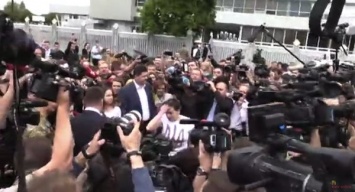 Савченко ступает по родной земле босая и разъяренная, - журналист
