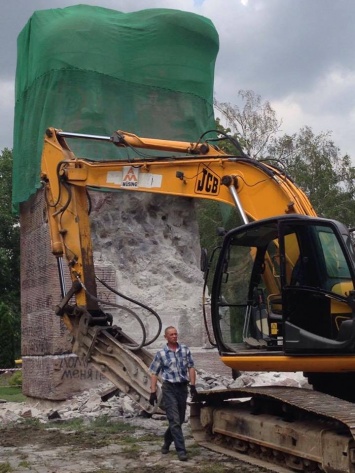 В департаменте благоустройства КГГА заявили, что не причастны к сносу памятника чекистам