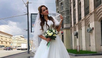 В день свадьбы Анна Калашникова приехала в ЗАГС одна в подвенечном платье