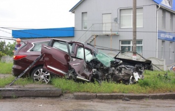 Пострадавший водитель считает, что разбил свою Infiniti jx35 из-за подрезавшей его «Таврии»