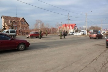 В мае на блокпосту в Краматорске обнаружили незаконного эмигранта, похищенные телефоны и наркотики (ФОТО)