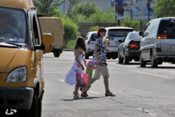 Сотрудники ГАИ перед каникулами напомнили детям ПДД