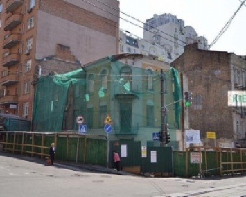 Строительный скандал: в центре Киева сносят 100-летнее здание (ФОТО, ВИДЕО)