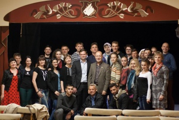 Луганские актеры порадовали николаевских зрителей спектаклем «Маклена Граса»