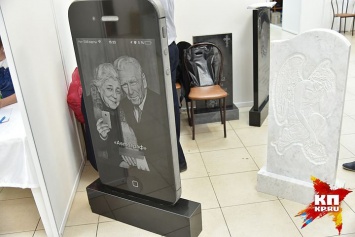 Надгробия в виде iPhone начали выпускать в Новосибирске [фото]