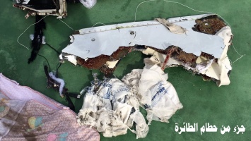 К крушению EgyptAir могли привести действия экипажа после срабатывания ложного предупреждения о задымлении, - источник