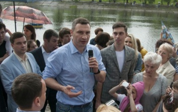 Кличко посетил открытие полностью обновленного фонтана на Русановском канале