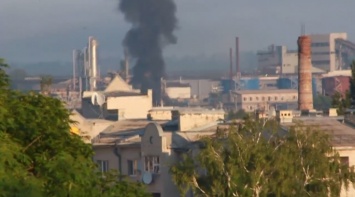 В Донецкой обл. из-за обстрелов произошли пожары на комбинате и фабрике