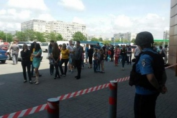 В Мариуполе заминировали ТРЦ «Порт City» и ТЦ "Обжора". Эвакуированы свыше 2 тыс. человек (ФОТО)