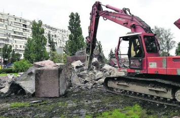 Обслуживание в киевских ресторанах и транспорте хотят перевести на украинский язык