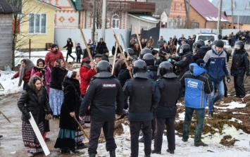 В тульском Плеханово приступили к сносу домов цыган