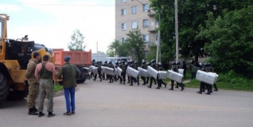 Для сноса домов цыган под Тулой пришлось задействовать 400 полицейских