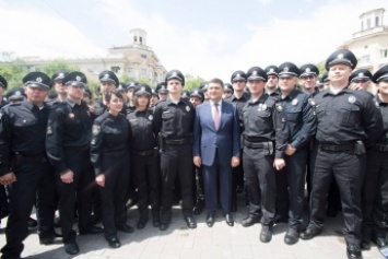 В Мариуполе приняли присягу патрульные полицейские