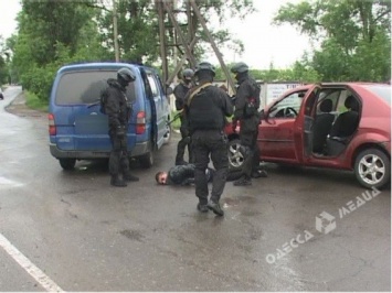 На въезде в Одессу задержали бандитов, находящихся в розыске (фото, видео)