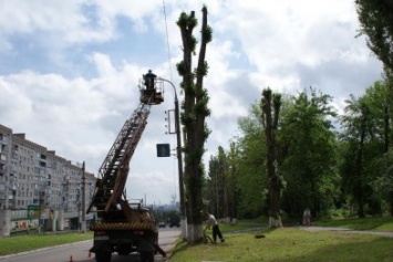 Новые светильники устанавливают в Днепродзержинске