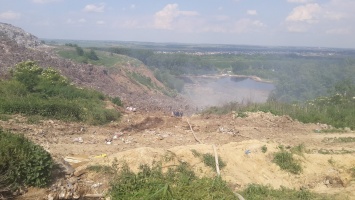 Причиной пожара на свалке вблизи Львова, где завалило спасателей, мог быть поджог, - мэрия