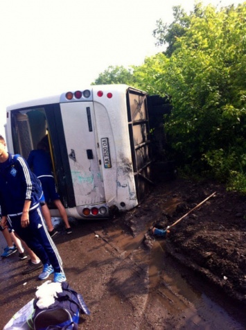 Автобус "Динамо" U-16 перевернулся по пути в Днепропетровск