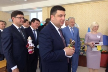 Мариупольские дошколята подарили премьер-министру куклы-мотанки (ФОТО,ВИДЕО)