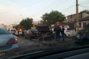 В Симферополе «Газель» дорожников на полном ходу врезалась в ВАЗ (ФОТО)