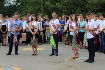 В одной из школ Херсонской области на 19 выпускников два золотых медалиста (фото)