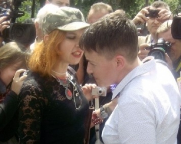 На Савченко набросилась агрессивная женщина (ФОТО)