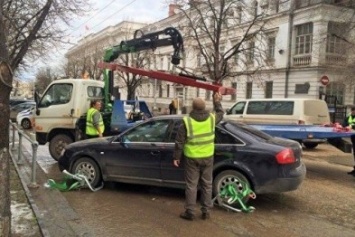 Крымских автолюбителей ждут «письма счастья» и эвакуаторы