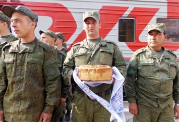 В России активно перебрасывают военных и технику к границе с Украиной (фото)