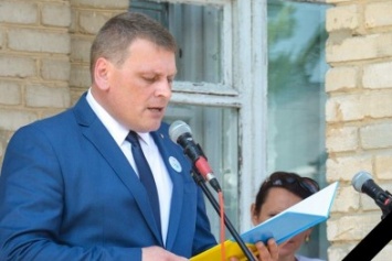 В Каховке на выпускном балу скончался начальник районного отдела образования Виталий Грушко