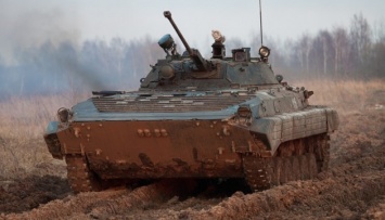 Россия пригнала бронетехнику под Докучаевск