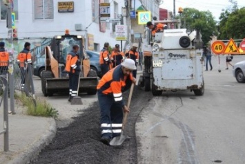 Бахарев поручил в течение недели организовать ремонт дороги на пересечении улиц Красноармейской и Крылова