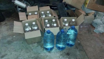 В Счастье у самогонщиков изъяли 200 литров поддельной водки (фото)