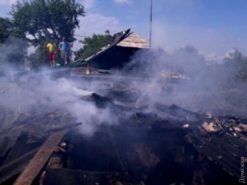 В Одесской области из-за короткого замыкания сгорел сарай и часть дома