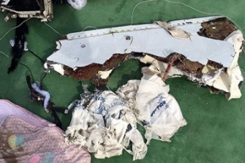 В акватории средиземного моря зафиксирован сигнал от "черного ящика" А320 EgyptAir