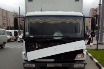 В Харькове под колеса грузовика попал пешеход
