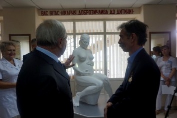 Спустя 9 месяцев в Криворожском роддоме появилась скульптура "Ожидание" (ФОТО)