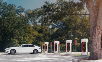 Владельцы Tesla Model 3 не смогут бесплатно заряжаться на станциях Supercharger