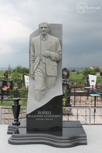 На могиле Героя Украины Владимира Бойко установили памятник (ФОТО)