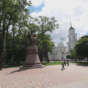 Полтавские вандалы надругались над памятником Мазепе (фото)