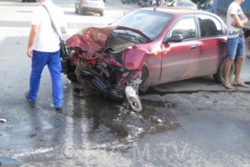 В Мелитополе жуткая авария: столкнулись пять автомобилей, - ФОТО