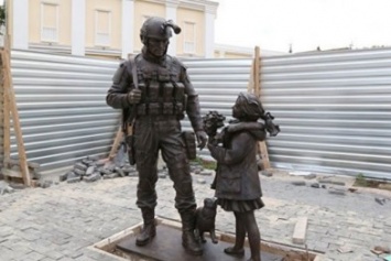 В Крыму ждут Шойгу: открывать памятник «вежливым людям»