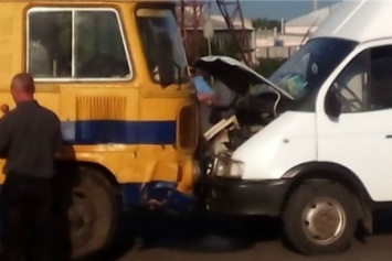 Тройное ДТП в Александрии: столкнулись легковушка и два автобуса, два человека пострадало ФОТО