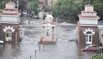 Дождь превратил Одессу в Венецию (фото, видео)