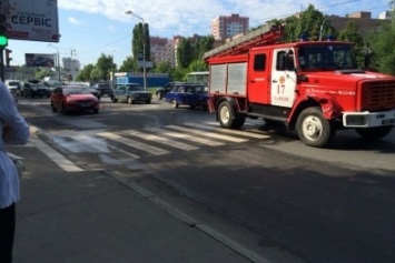 В Харькове пожарные столкнулись с "легковушкой" (ФОТО)