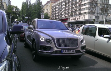 По Киеву уже ездит первый внедорожник Bentley: фото