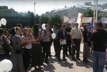 В Киеве прошло шествие в защиту прав детей и семьи (ВИДЕО)