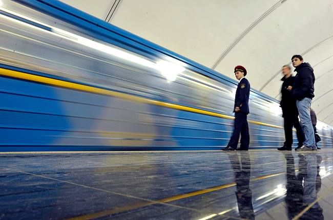 Станция киевского метро "Днепр" была закрыта утром из-за подозрения о минировании