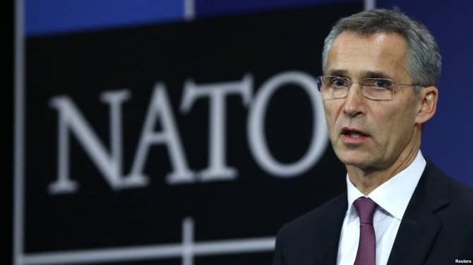 Правительства стран НАТО должны принимать решение о поставках оружия Украине