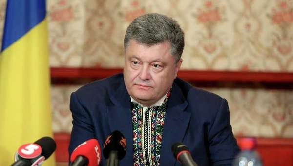 Порошенко принял верительные грамоты от 12 иностранных послов и призвал их поддержать Украину