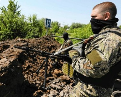 На Луганщине боевики палят из минометов по жилым массивам, есть погибшие среди мирных жителей и военных