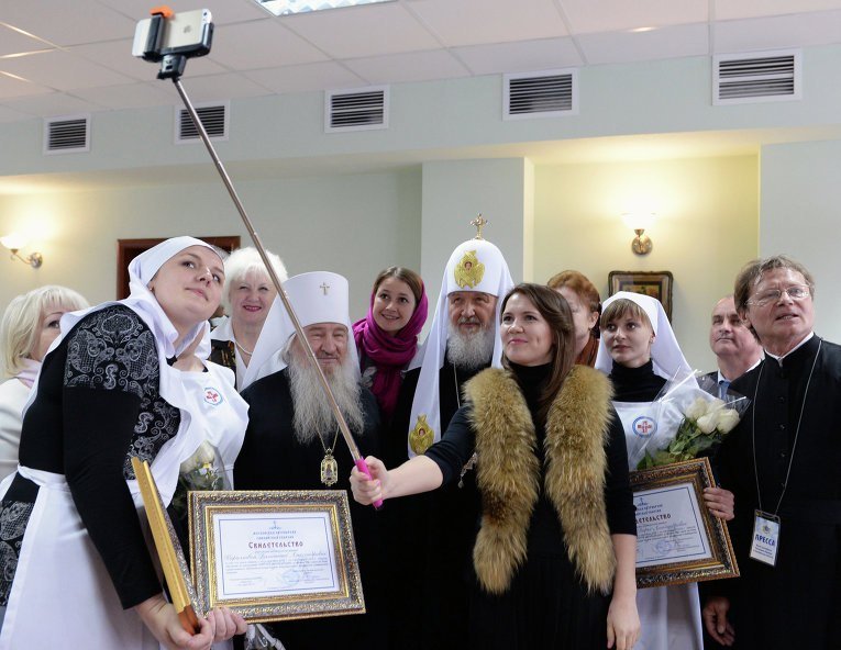 Патриарх Кирилл опубликовал на странице «ВКонтакте» «селфи», сделанное на iPhone